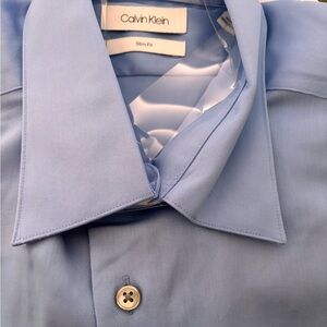 Calvin Klein NWT men’s button down shirt. Slim Fit Medium 15.5-34/35 Light Blue